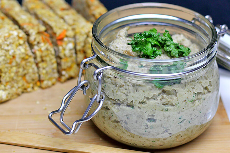 Köstliche Auberginenpaste - vegan, gesund und lecker! Köstliche Auberginenpaste - vegan, gesund und lecker!
