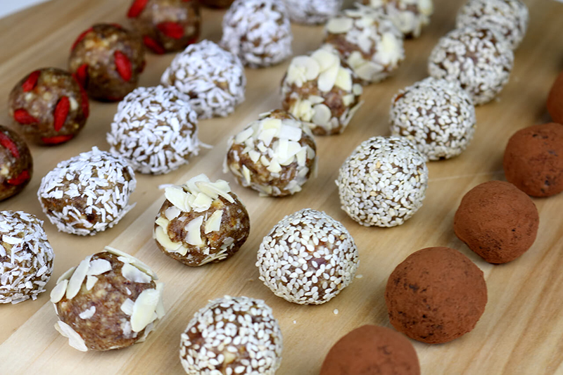 Einfache vegane Power Balls - gesund & zuckerfrei!