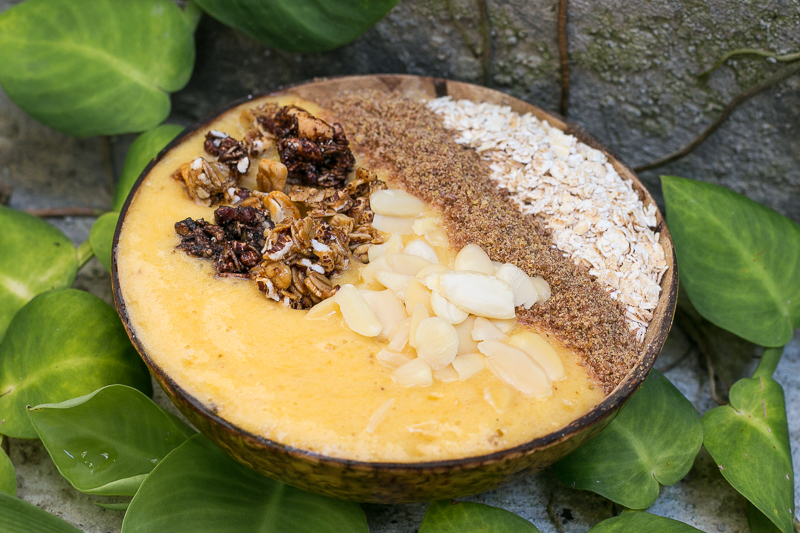 Köstliche Mango Smoothie Bowl - vegan, gesund und einfach!