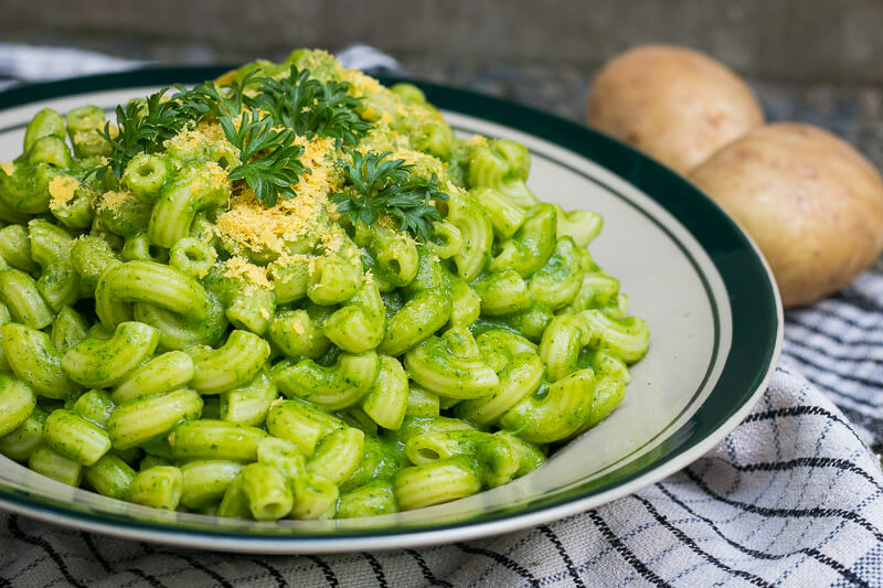 Grüne vegane Mac and Cheese - himmlisch cremig (ohne Öl)