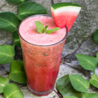 Leckerer Wassermelonen Smoothie mit Minze und Limette