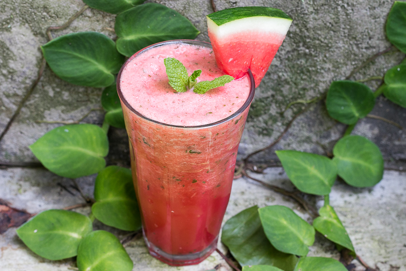 Leckerer Wassermelonen Smoothie mit Minze und Limette