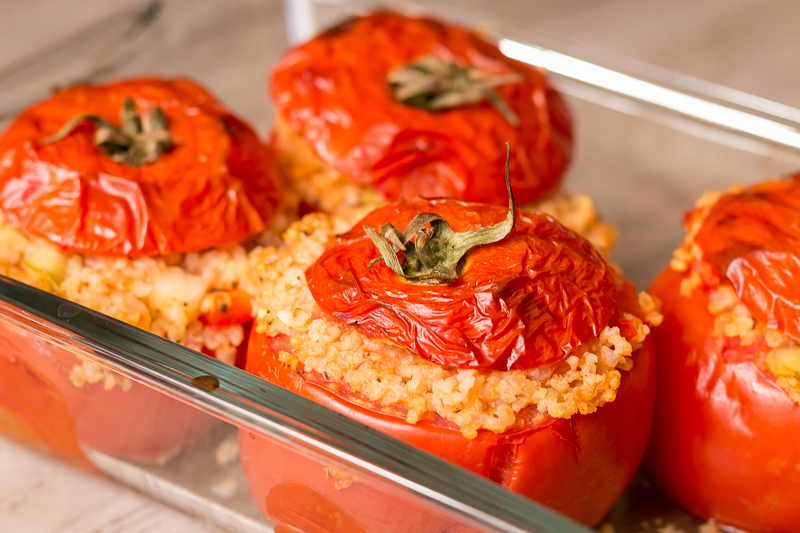 Gefüllte Tomaten aus dem Ofen mit Hirse - lecker, vegan &amp; glutenfrei ...