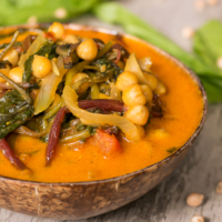 Einfaches Kichererbsen Curry mit Spinat – vegan, gesund & lecker