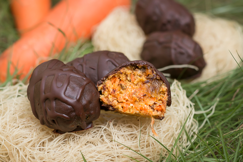 Köstliche Schokoeier mit Carrot Cake Füllung (vegan & zuckerfrei)