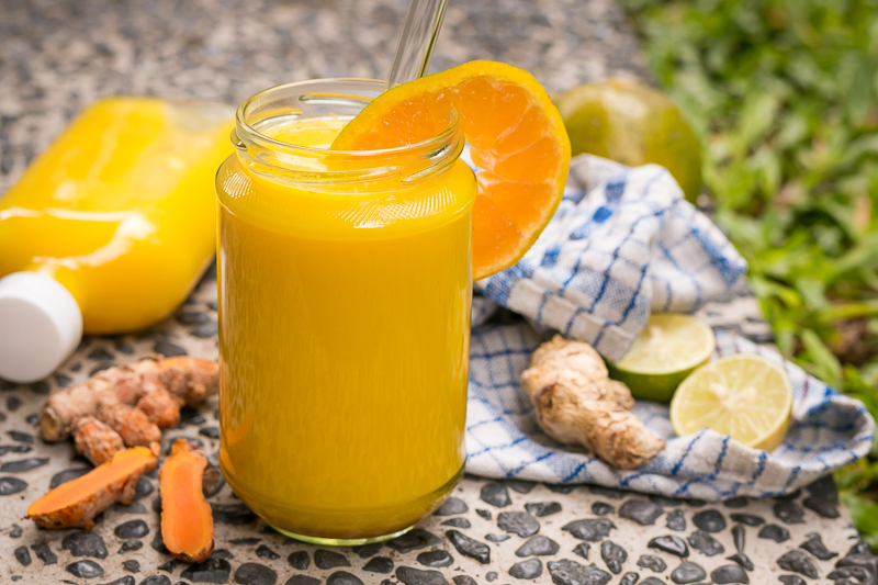 Zuckerfreie Limonade selber machen – mit Kurkuma und Ingwer