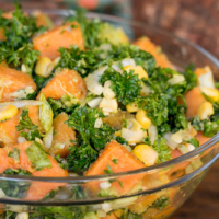 Köstlicher Süßkartoffelsalat mit Petersilie – vegan, bunt und gesund!