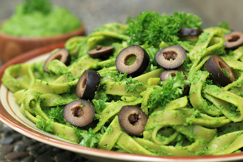 Veganes Grünkohl Pesto mit Petersilie - einfach, lecker & gesund
