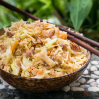 Veganes Krautsalat Rezept mit Erdnussdressing (Coleslaw Salat)