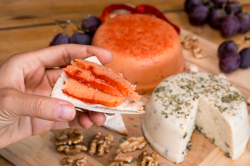Veganer Käse: Einfaches Rezept mit wenigen Zutaten zum Selbermachen
