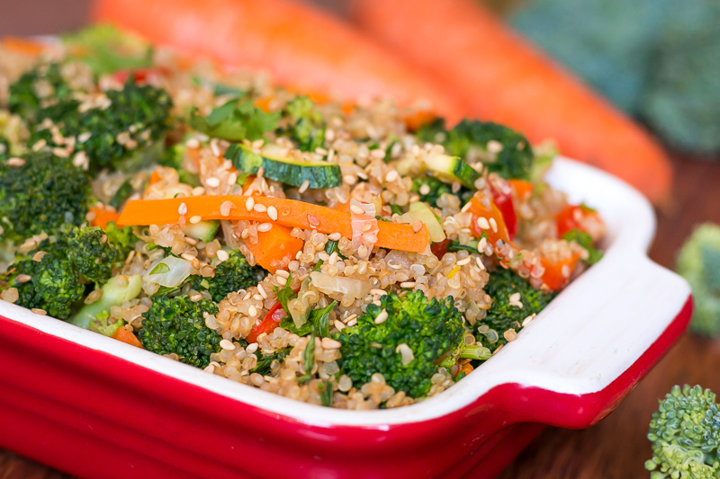 Schnelle asiatische Brokkoli Pfanne mit Quinoa – vegan, gesund & lecker