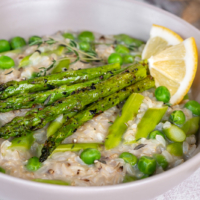 Einfaches Spargel Risotto mit Erbsen und Zitrone – vegan, gesund und lecker!