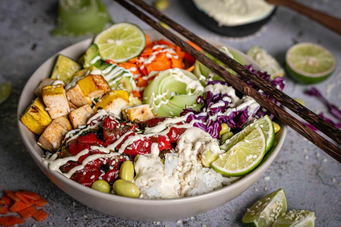 Veganes Poke Bowl Rezept mit Thunvisch & Wasabi Mayo Veganes Poke Bowl Rezept mit Thunvisch & Wasabi Mayo